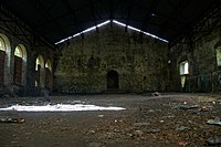 Le seul bâtiment encore équipé d'un toit (le mieux préserver).