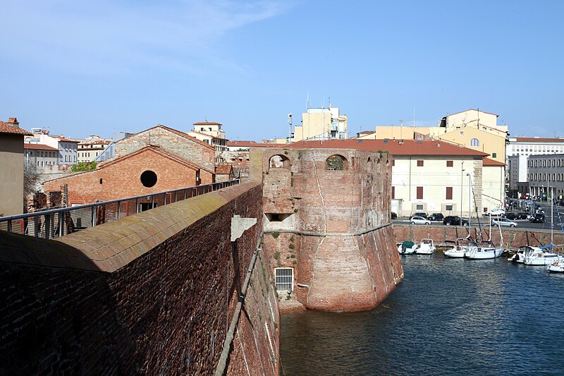 File:Veduta dal bastione della Canaviglia, Fortezza Vecchia (Livorno) 02.jpg