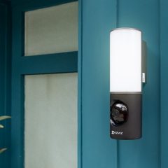 [Nouvelles concernant la maison intelligente] Vous prévoyez de partir en vacances mais vous voulez avoir l’esprit tranquille quant à la sécurité de votre maison ? Voici les raisons pour lesquelles vous allez adorer cette nouvelle caméra luminaire murale innovante.